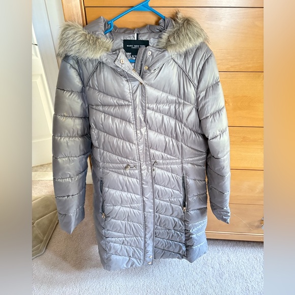 MARC NEW YORK Andrew Marc Quilted Puffer Coat Faux Fur Hood Metallic Grey XL - Picture 2 of 6